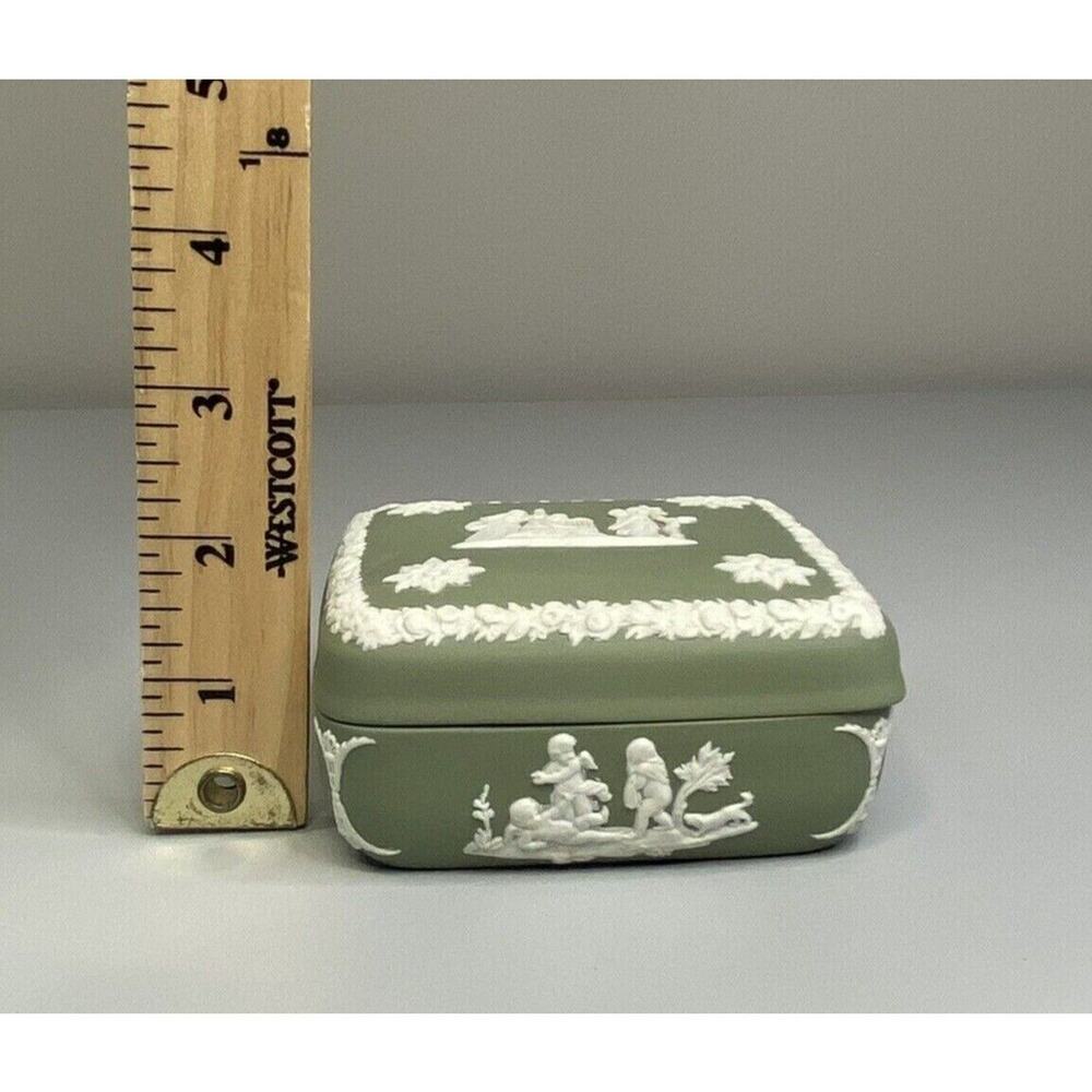 VTG Wedgewood Saga Green Jasperware Porcelain Trinket Box England 4" x 4" x 3" - Picture 11 of 11